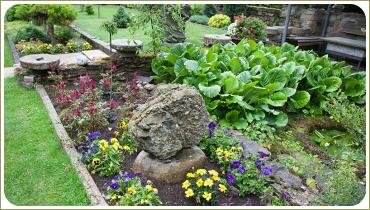 Камень в саду