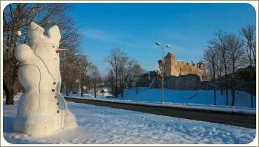 Снеговик в короне