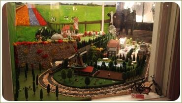 Идилическая сельская инсталляция с домиками и животными