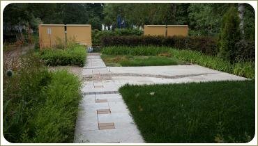 Дорожки с разнообразным мощение в саду