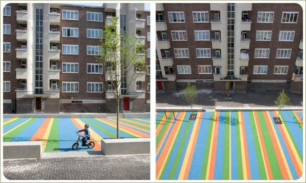 Городской двор и яркое прорезиненное покрытие площадки в центре