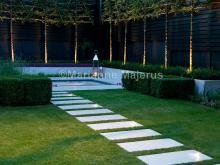 Степовая дорожка погазону из гладкого камня