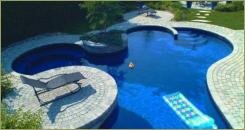 Бассейн с террасой свободной формы