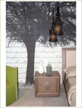 Фотообои с изображением дерева, тумба и 2 светильника из черной проволоки